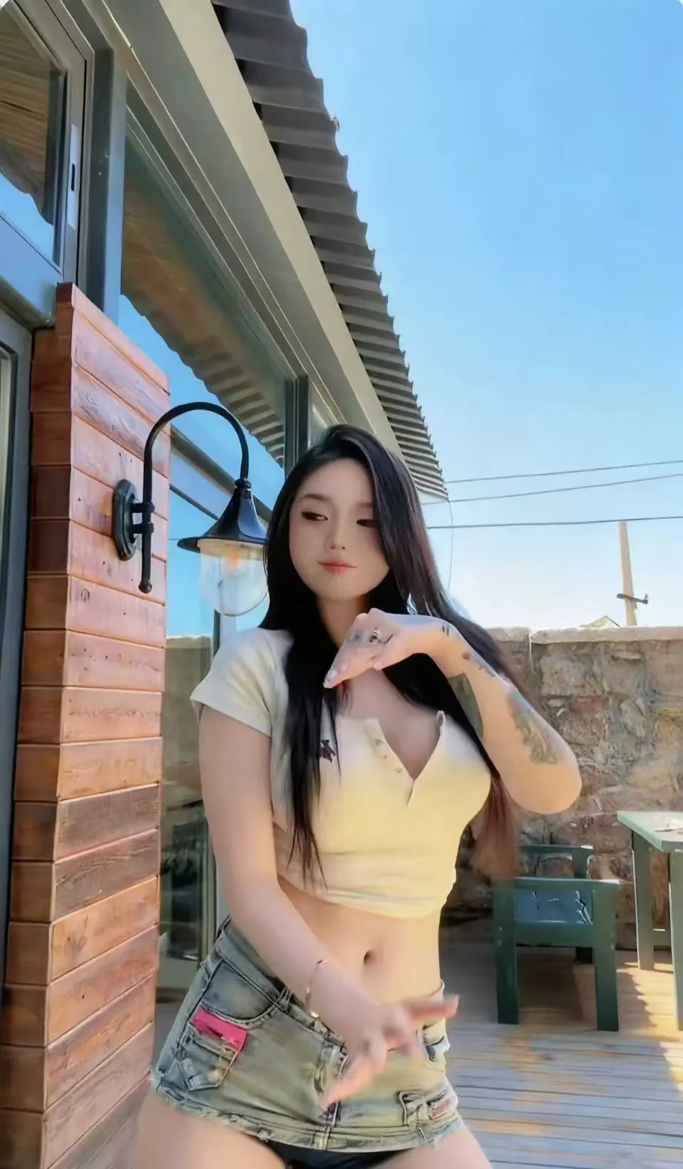 《Meena 成美男》高清全集资源免费看-中文版未删减版强势来袭-在线观看网盘备份无广告-一次看遍成美男全集中文版