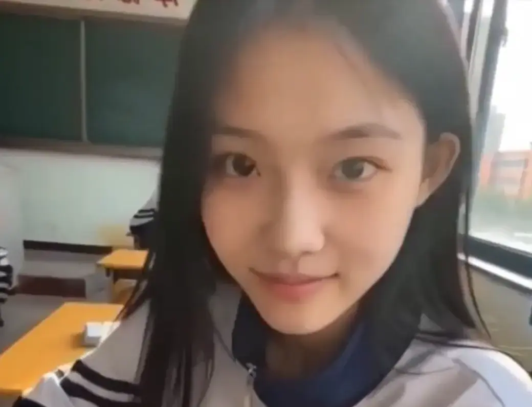 黄果AI短剧《我的十八岁女友》无删减全集免费在线观看 - 高甜治愈结局超甜4K蓝光画质 - 黄果短剧极速加载追完又想谈恋爱了